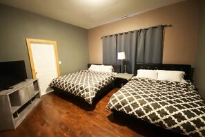 5 bedrooms, iron/ironing board, WiFi, bed sheets