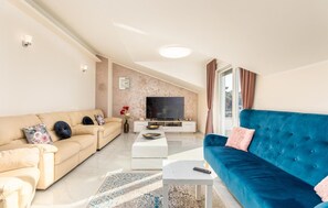 Fernseher, Tischtennisplatte