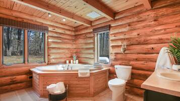 Combined shower/bathtub, jetted bath, hair dryer, towels