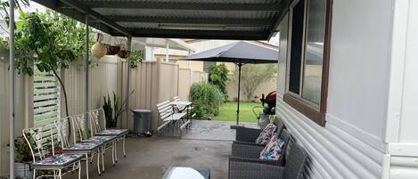 تناول الطعام بالخارج