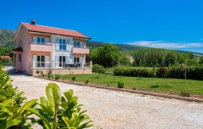 Exterior - Lovely home in Prolozac donji (Prolozac donji)