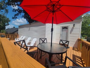 Outdoor dining - Wonderland Cottage Cleveland near Lee University/OCI BEST LOCATION Amazing (Cleveland)