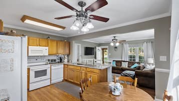 Réfrigérateur, micro-ondes, four, lave-vaisselle