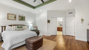 6 slaapkamers, een strijkplank/strijkijzer, wifi, beddengoed