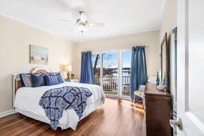 6 bedrooms, iron/ironing board, WiFi, bed sheets