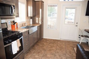 Fridge, microwave, oven, stovetop - Red Rock Cabin #10 (Moab)