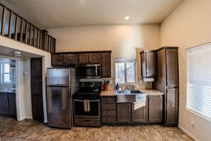 Fridge, microwave, oven, stovetop - Red Rock Cabin  #10 (Moab)