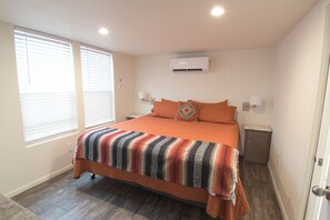 1 bedroom, desk, travel cot, free WiFi - Red Rock Cabin  #10 (Moab)