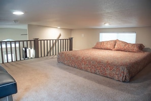 1 bedroom, desk, travel cot, free WiFi