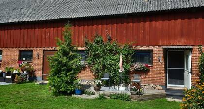 Tollarp - Barn - sleeps 3 - Pet Friendly - Parking