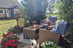Terrace/patio - 1 Bed Flat - Sleeps 3 - Pets - Parking - Wifi (Tollarp)