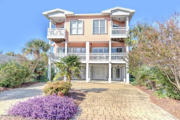 Exterior - Casa Coral 4 Bed 4 Bath with EV charging (Kure Beach)