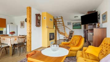 TV, caminetto, lettore DVD