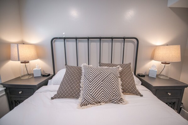 2 bedrooms, iron/ironing board, WiFi, bed sheets