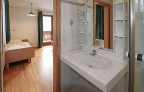 6 Schlafzimmer, Reisekinderbett, kostenloses WLAN