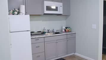 Fridge, microwave, dishwasher, coffee/tea maker