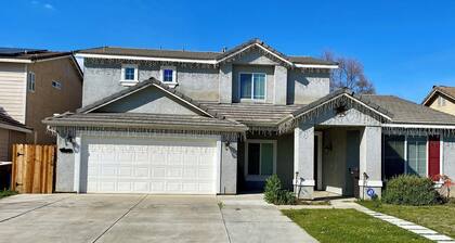 Spacious Modern Studio with a private entrance nearby Sequoia N Park