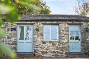 Exterior detail - Stone Cottage With Indoor Swimming Pool In Stunning Rural Location Near Ocean (Bude)