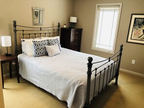 3 bedrooms, desk, iron/ironing board, free WiFi