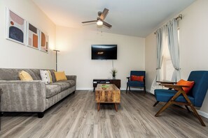 Älytelevisio, kirjoja, suoratoistopalvelut