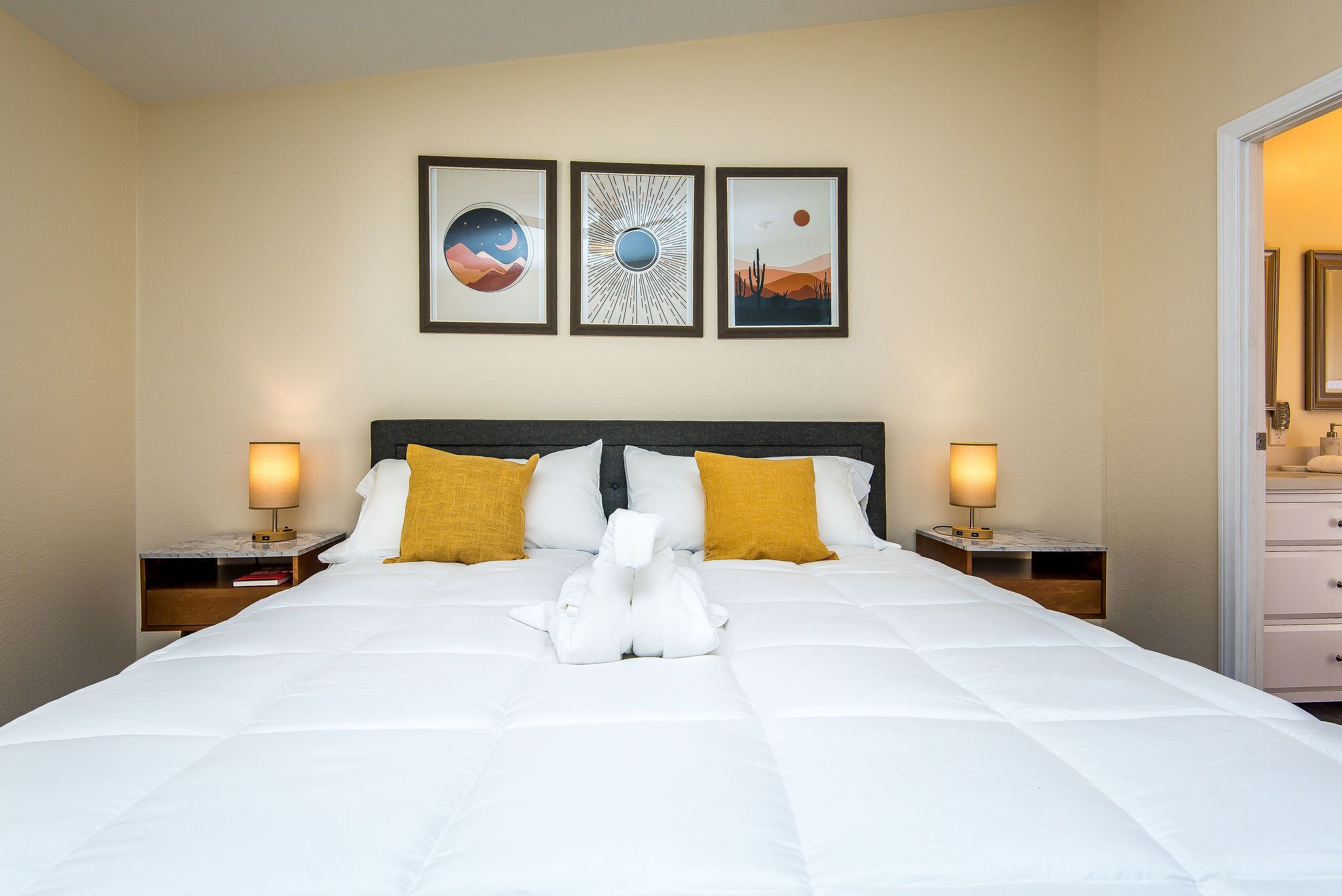 2 bedrooms, desk, iron/ironing board, WiFi