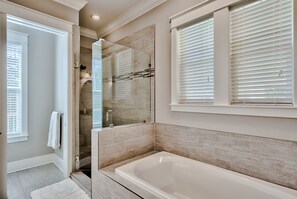 Combined shower/tub, eco-friendly toiletries, hair dryer, towels - Forest Lakes home - Pool, Golf Cart, EV Friendly, 4 Bikes (Santa Rosa Beach)