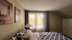 5 bedrooms, desk, free WiFi
