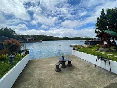 Yolly‘s Lake House Caliraya.