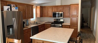 Cozy winter cabin surrounded by tall pines pacious deck,short drive to Flagstaff