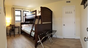 4 habitaciones, escritorio, tabla de planchar con plancha y wifi gratis 
