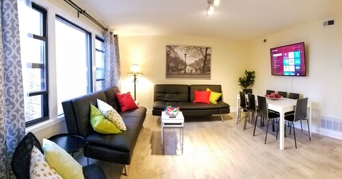 1 #33 - 4 Bedroom / 2 Bath Condo near McCormick Place, Wintrust Arena, Chinatown