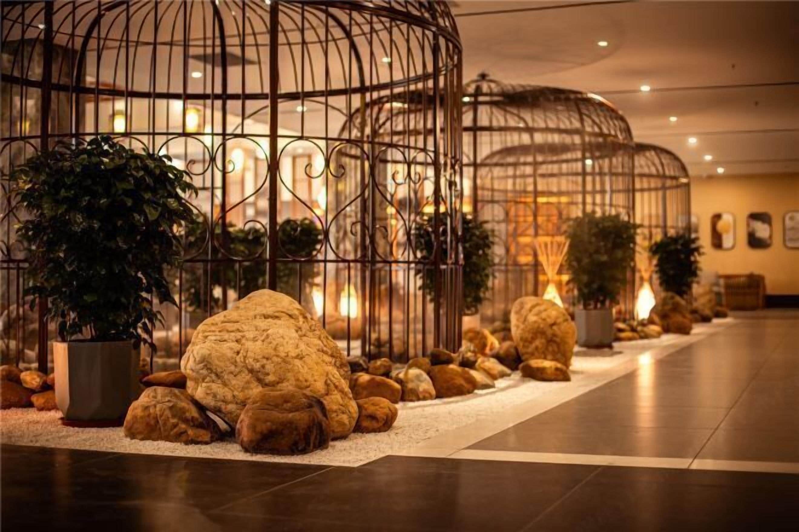 المنشأة من الداخل