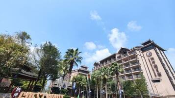 A hotel with a traditional architectural style, featuring multiple floors and balconies.