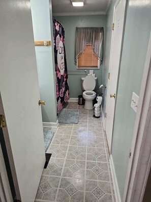 Pyyhkeet, saippua, sampoo, vessapaperi