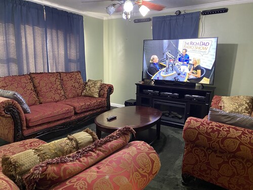 Three bedroom 5 minutes to state university & town,  10 min to baptist hospital 