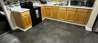 3 King Beds | XL TVs | Near Hospital, College & DT