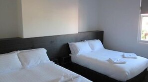 Room - Queens Head Hotel (Hobart)