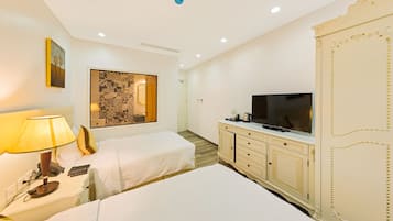 Superior Twin Room | In-room safe, individually furnished, desk, laptop workspace