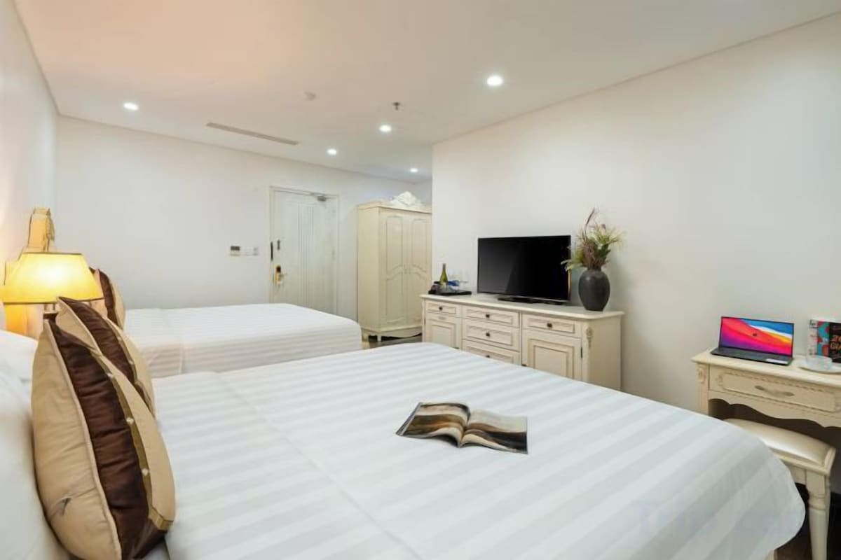In-room safe, desk, laptop workspace, soundproofing