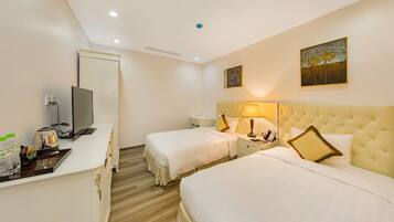 Superior Twin Room | In-room safe, individually furnished, desk, laptop workspace