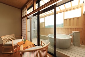 Phòng Deluxe, không hút thuốc (with Semi-Open-Air Bath) | Truy cập Internet không dây miễn phí, bộ trải giường