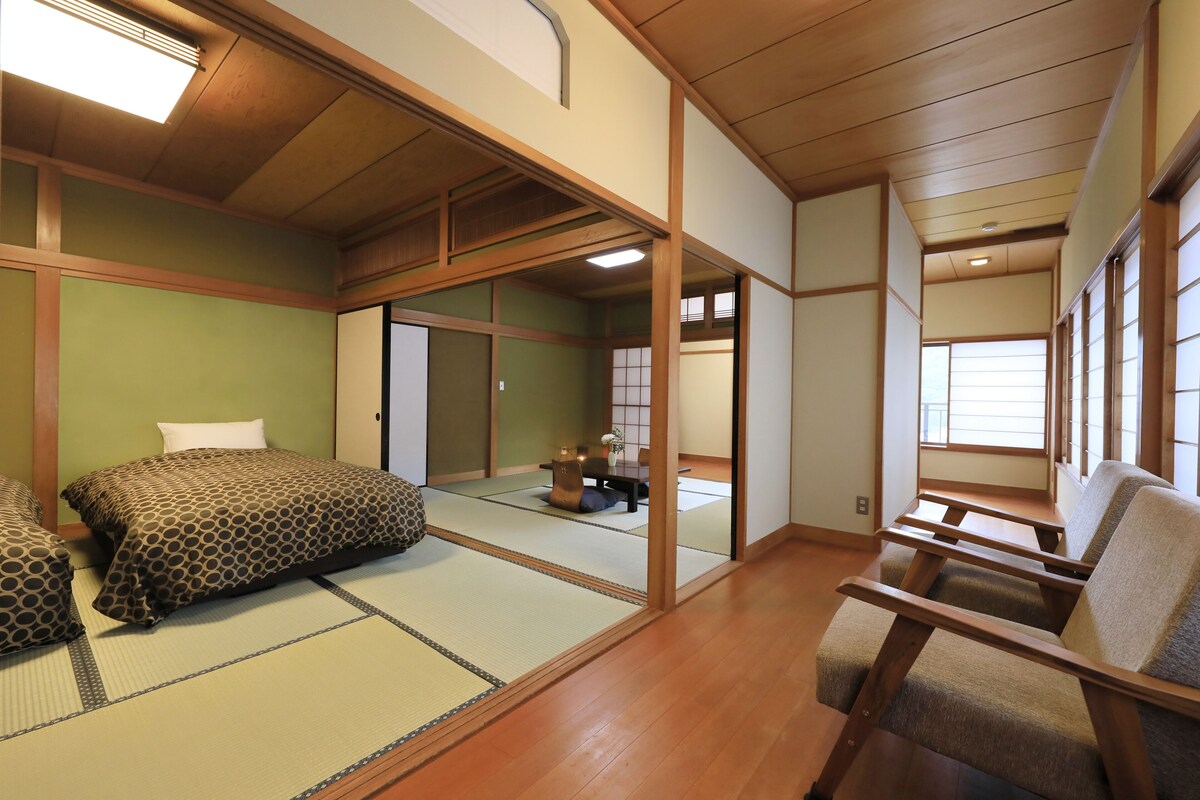 WiFi (free), bed sheets