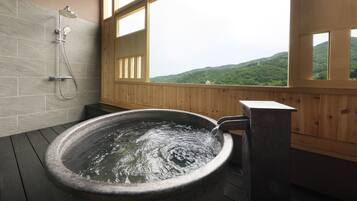 Deluxe Room with Semi-Open-Air Bath, Non Smoking | Private spa tub