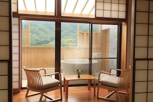 Habitación Deluxe, no fumadores (with Semi-Open-Air Bath) | Wifi gratis y ropa de cama