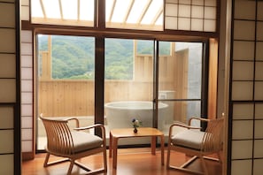 Phòng Deluxe, không hút thuốc (with Semi-Open-Air Bath) | Truy cập Internet không dây miễn phí, bộ trải giường