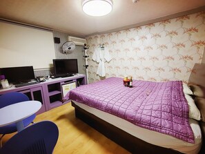 Room (Couple) | Hypo-allergenic bedding, individually decorated, individually furnished - Venus Motel (Pohang)