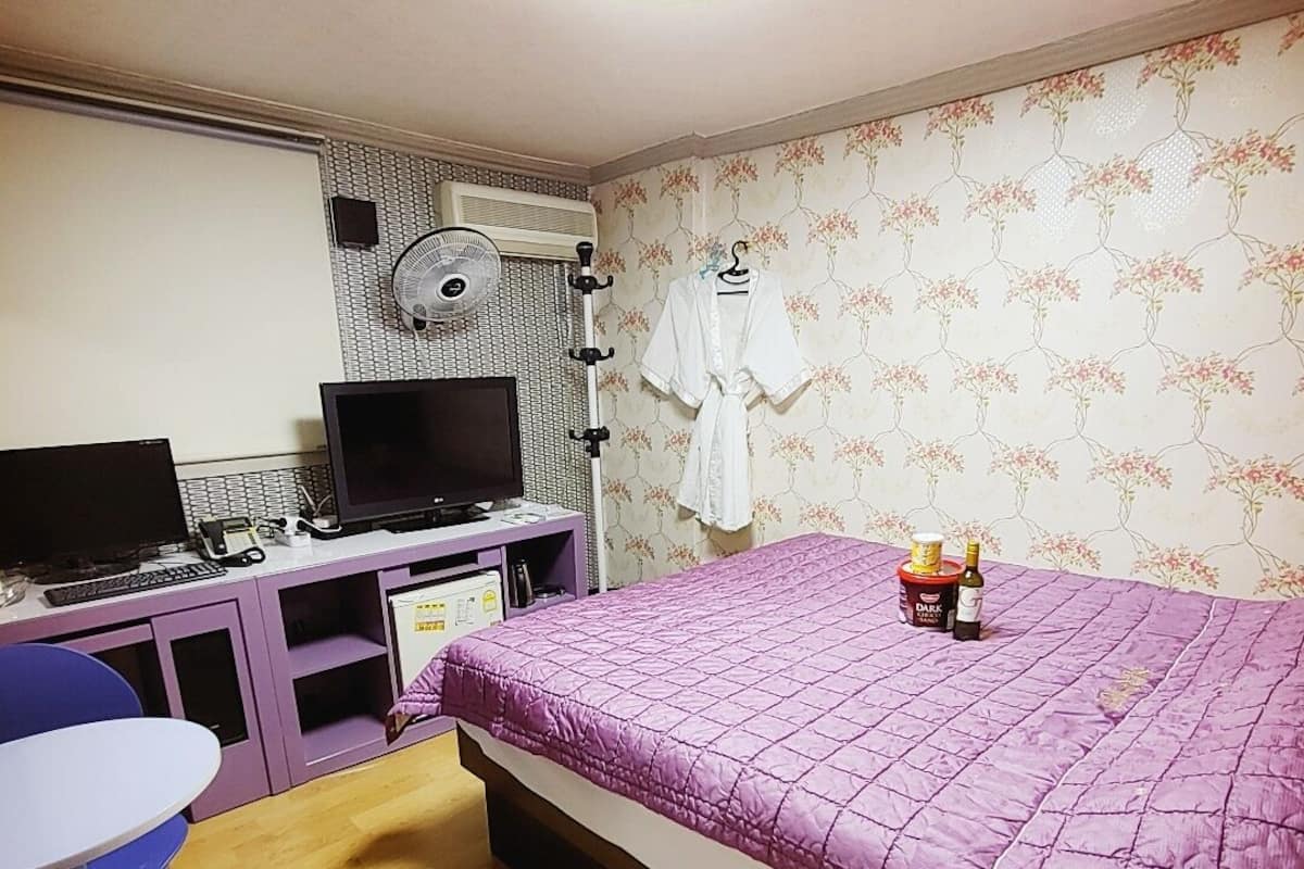 Room (Couple)