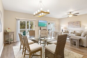 TV - Sandcastles by the Sea 402 - 30A, Community Pool, Steps to the Beach! (Blue Mountain Beach)