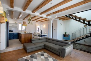 Smart TV - Holiday Home The Beach House (Dugi Rat)