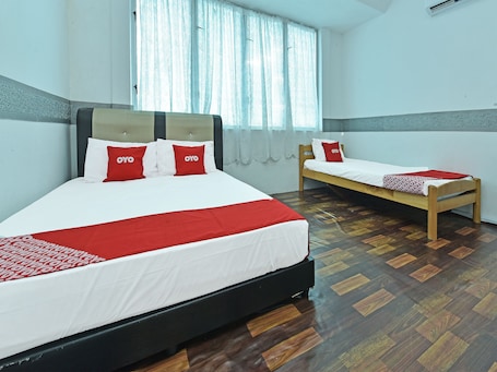 Triple Room | Free WiFi, bed sheets